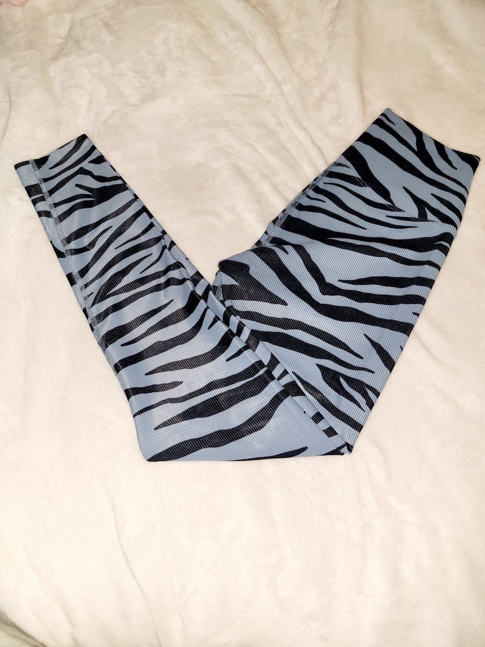 Beach Riot Black Zebra Stripe Ribbed Leggings on Light Blue - Picture 3 of 3